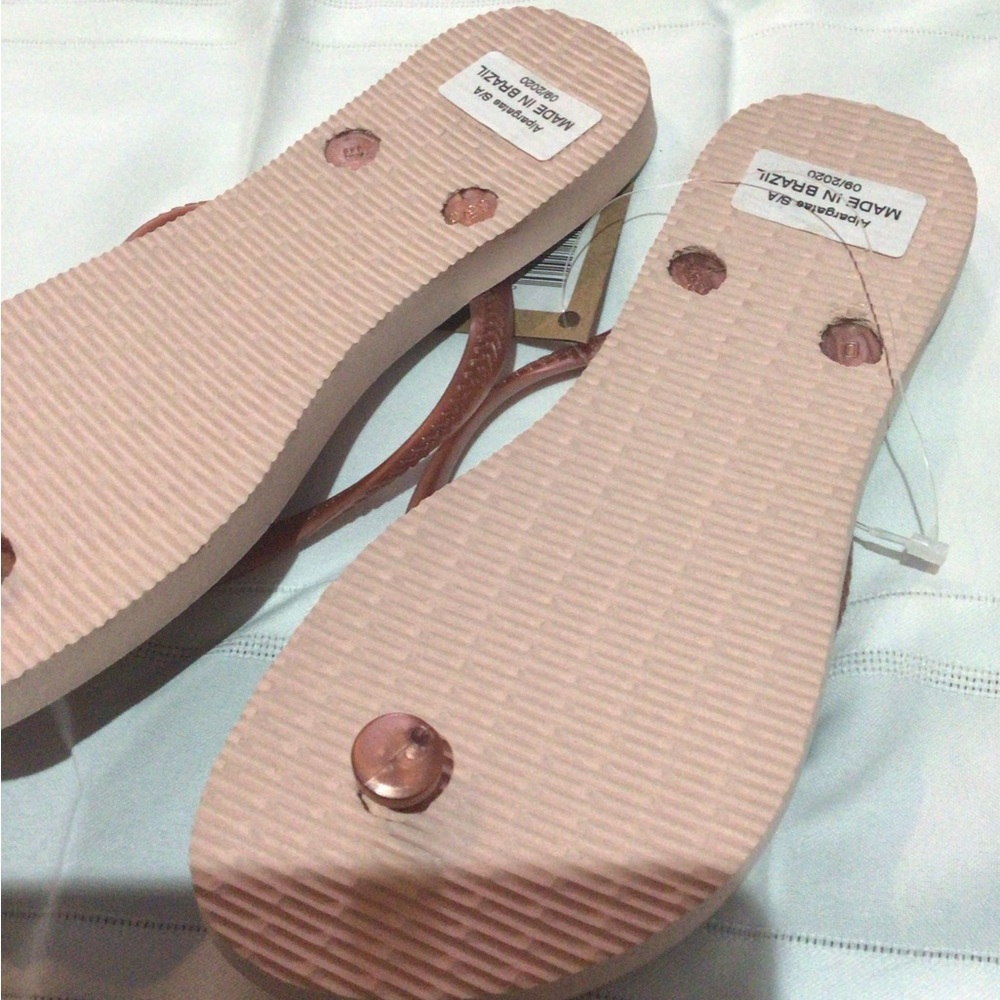 Size 6 havaianas flip flops - Picture 2 of 4